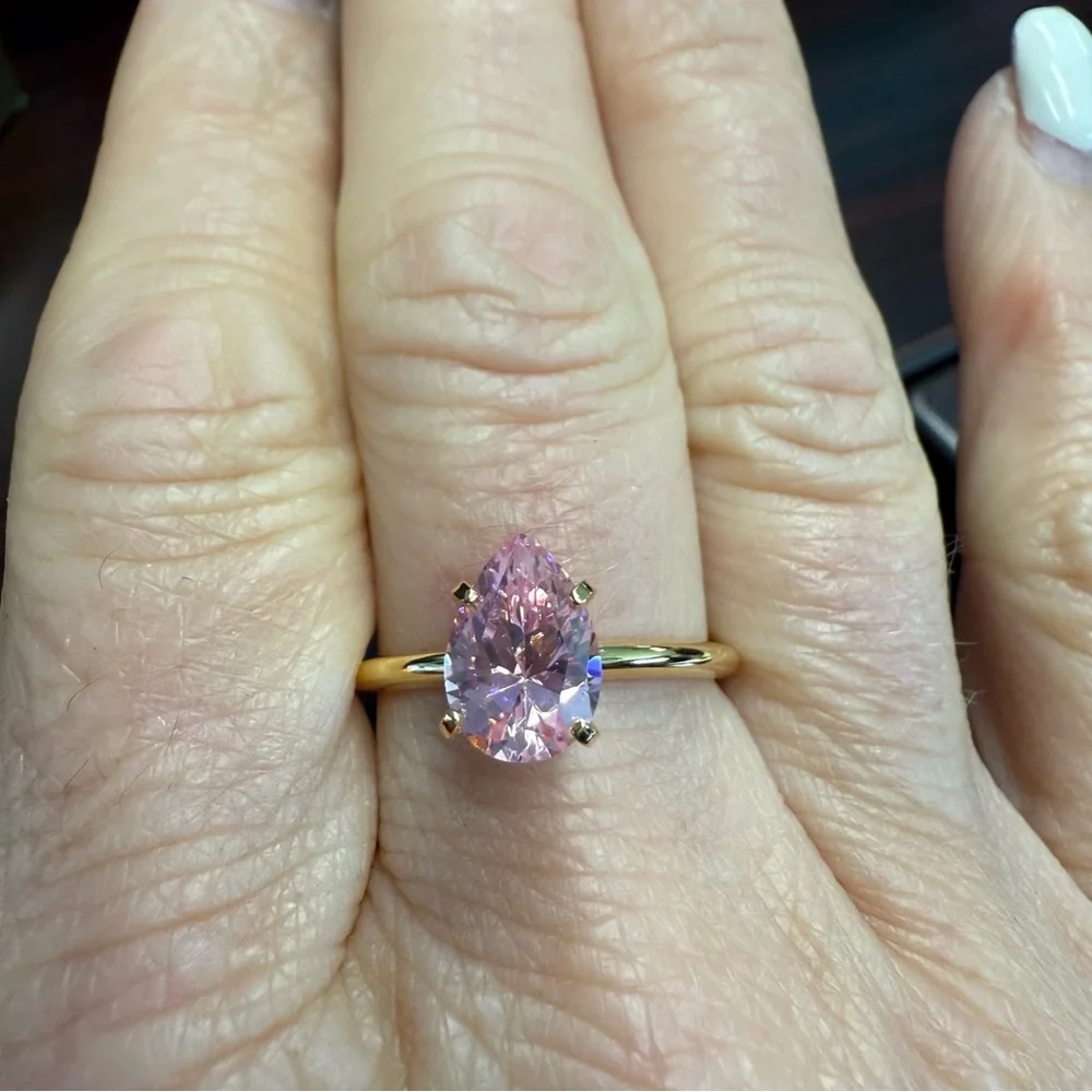 Avon Diamond style CZ pear Pink Teardrop Gem Goldtone Ring NIB size 9 - Picture 5 of 6